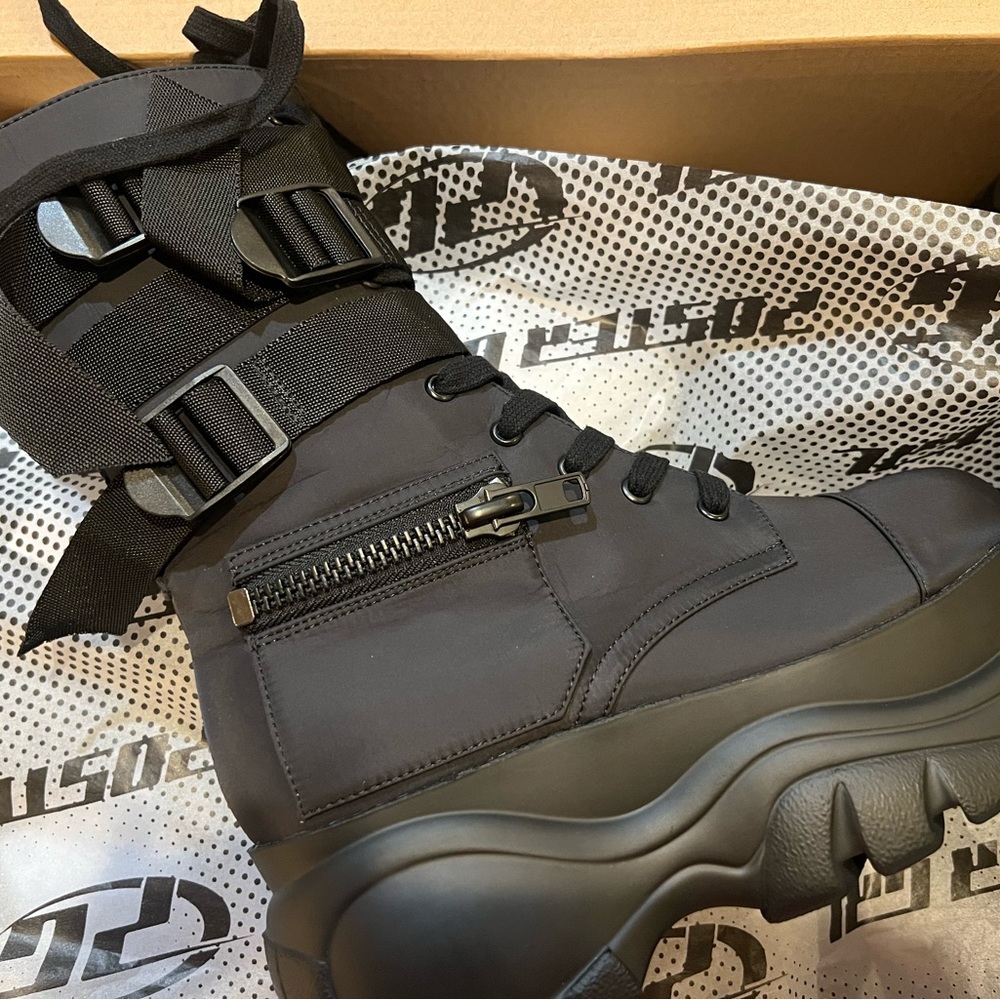 Mad Hustle Pocket Combat Boots- Poster Grl